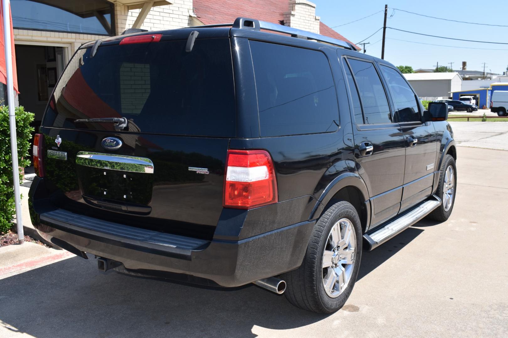 2007 Black /Black Ford Expedition Limited 2WD (1FMFU19577L) with an 5.4L V8 SOHC 16V engine, 6-Speed Automatic Overdrive transmission, located at 5925 E. BELKNAP ST., HALTOM CITY, TX, 76117, (817) 834-4222, 32.803799, -97.259003 - Photo#4